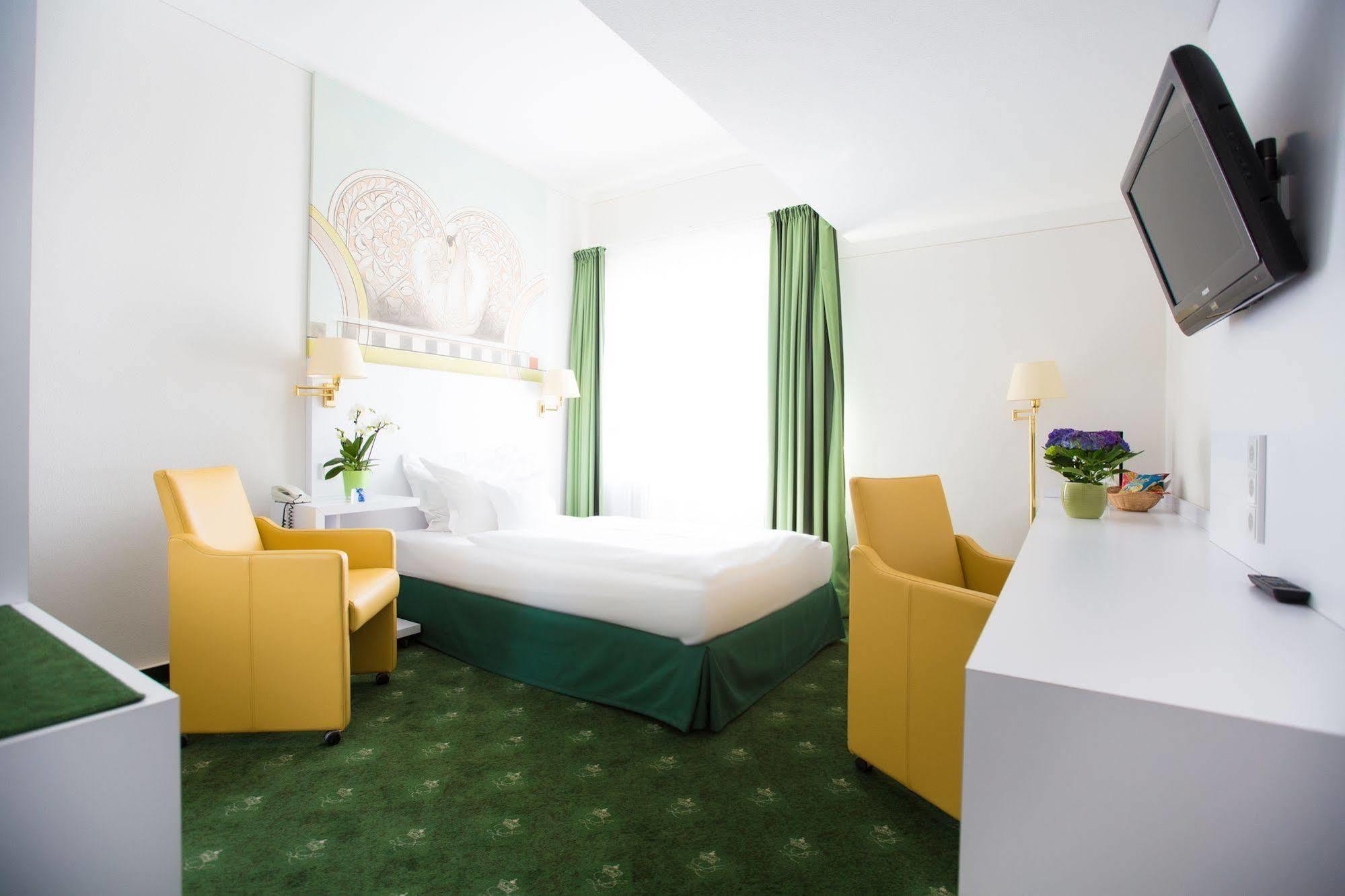 Hotel Koenig Ludwig II Garching bei München Exterior foto